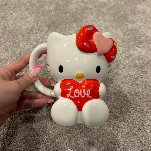 Hello Kitty Valentine’s Mug - Picture 1 of 3